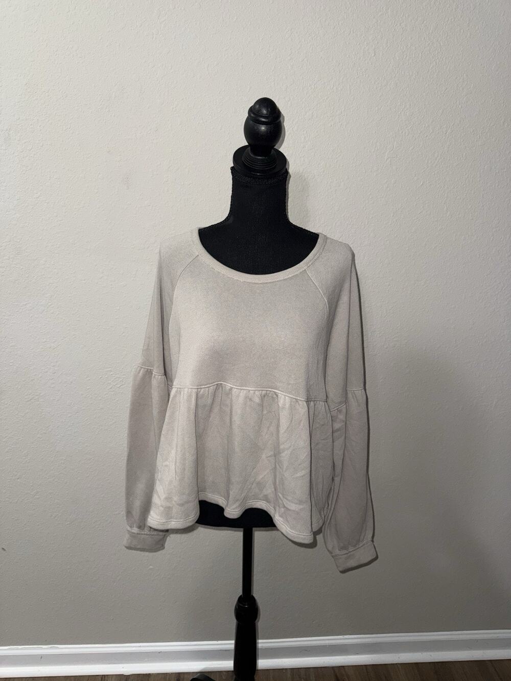 SO Kohls NWT Sweatshirt Womens XS Jute Beige Peplum Long Sleeve Pullover Boho